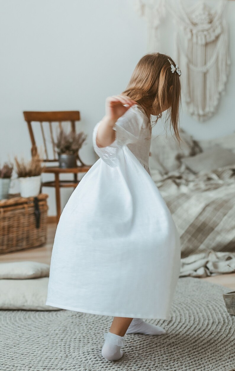 White Flower girls dress Linen white dress for a girl Wedding girl dress with lace