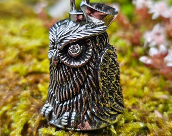 Campana de acero con forma de búho guardián