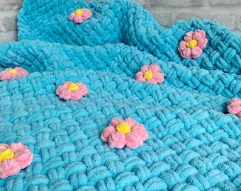 Plush Baby flower Blanket, chunky crochet blanket, New Mommy Gift, Baby Girl Blanket Plaid Newborn pregnancy Gift