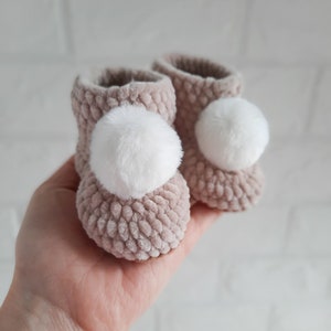 Pom pom baby booties, Crochet baby booties, Christmas baby gift, gift new mom, pregnant gift
