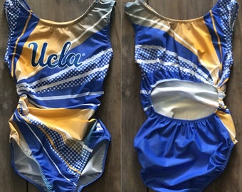 Maillot de gimnasia Foxy's con licencia oficial de la UCLA, tallas para niños y adultos.