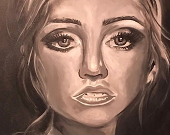 Könnte beinhalten: Ein Schwarzweißbild einer Frau mit langen, welligen Haaren. Ihre Augen sind geschlossen und ihre Lippen leicht geöffnet. Das Bild ist in einem realistischen Stil gemalt.