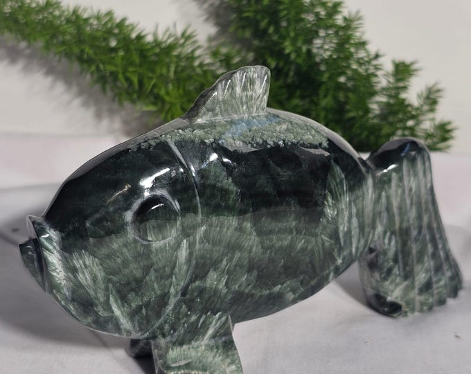 Seraphinite Fish Carving – Handcrafted Crystal Figurine for Healing, Decor & Gifts – Unique Natural Gemstone Sculpture