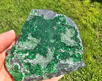 Uvarovite Garnet crystals green natural stone mineral specimen from  Russia structure minerals Gemstone Crystal