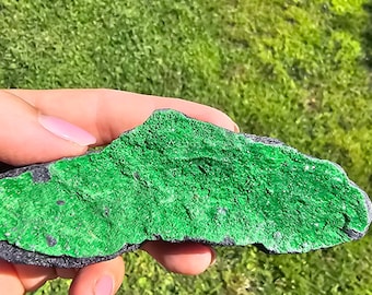 Uvarovite Garnet crystals green natural stone mineral specimen from  Russia structure minerals Gemstone Crystal