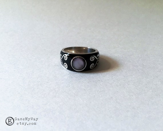 Vintage Silver Ring with Mother of Pearl and blac… - image 1
