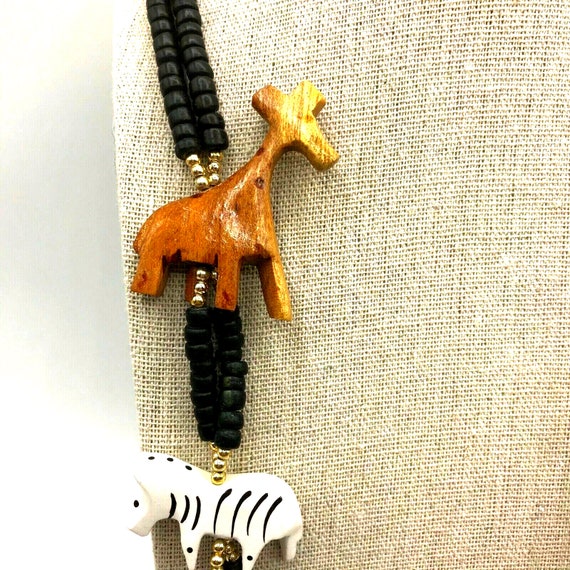 Vintage Carved Wooden Beaded Safari Necklace Pain… - image 4