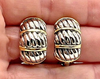 vintage années 1980 Bicolore Demi-cerceau Texturé Stud Clip On Estate Costume Jewelry 1 »