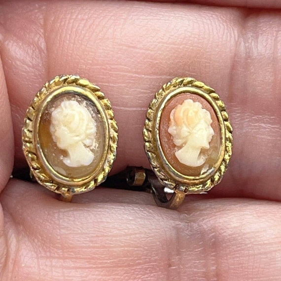 Vintage Shell Hand Carved Lady Cameo Gold Tone Cl… - image 1