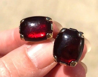 Vintage Swank Cufflinks Red Ruby Glass Stones Set in Gold Tone Prongs