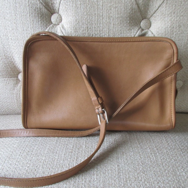 Vinatge Coach Tan Sutton Cross Body made in Unired States No.FNC-9814