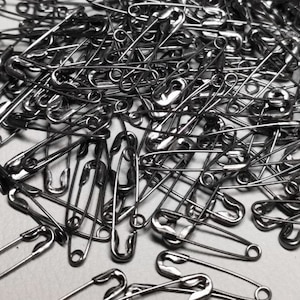 100 Very Small  Safety Pins -  1.7cm Long Safety Pins Stitch Mak- Wholesale Price Safety Pins-Hang Tag Pin - Choose From Five Colors