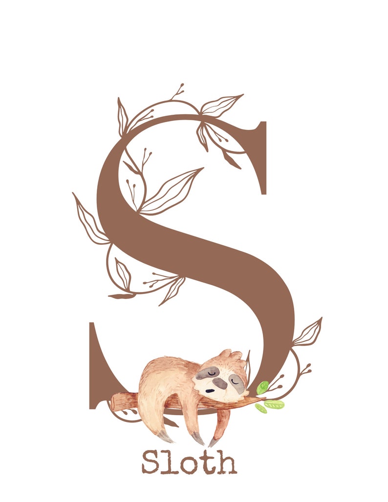 Puede incluir: Una letra S marr&oacute;n con un dise&ntilde;o de vid enredadera. Un perezoso marr&oacute;n est&aacute; durmiendo en una rama dentro de la letra. La palabra "Sloth" est&aacute; escrita debajo de la letra.