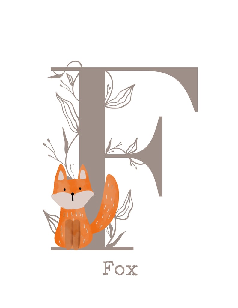 Puede incluir: Una letra F marr&oacute;n con una ilustraci&oacute;n estilizada de un zorro y detalles florales. La palabra "Fox" est&aacute; escrita debajo de la letra.
