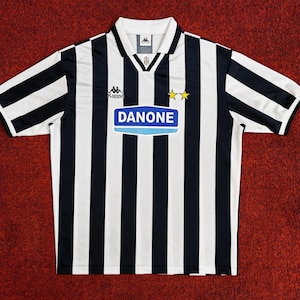 Vintage Rare Italy Italia Calcio JUVENTUS Turin Home Soccer Jersey Football Shirt Maillot Trikot Kappa Danone Japan Version Black White Men