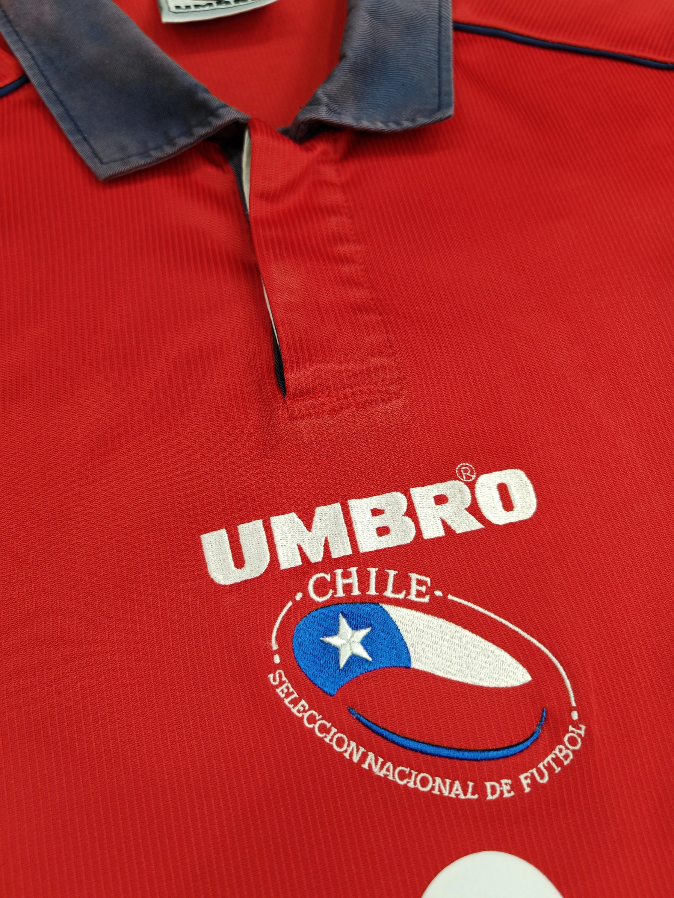 Maillot De Football Vintage Chili 2000-2003 Umbro - Taille L, Domicile, Manches Courtes - Occasion En Très Bon état