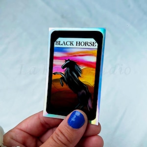La carte Providence du cheval noir | Stickers Holographiques Imperméables | The Shepherd King Duology par Rachel Gilling sous licence officielle