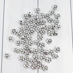 100 Silver flower Spacer beads for jewelry making. Plated daisy spacer bead. DIY Small metallic floral bead