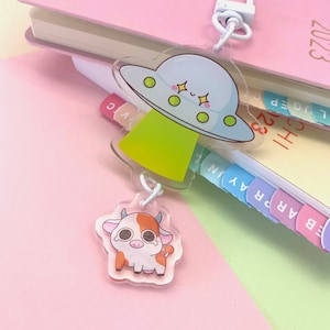UFO KEYCHAIN // kawaii ufo, cute alien, ufo keychain, cryptid keychain, kawaii alien, acrylic keychain, alien keychain, kawaii keychain