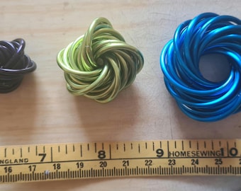Mobius Fiddle Toy