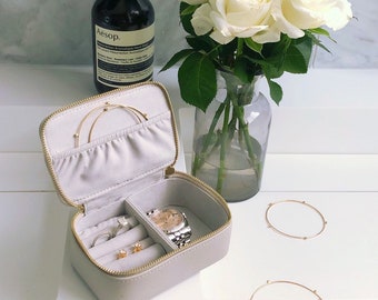 Beautiful Personalised Jewellery Box With Initials – Custom Made Travel Case For Jewellery & Accessories - Great Travelling Gift For Her