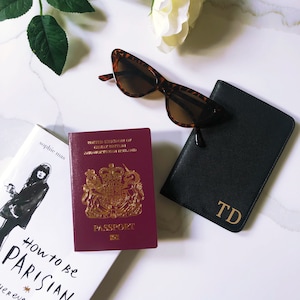 Capa para passaporte personalizada com porta-cartões - capa para passaporte personalizada preta, branca ou rosa - porta-passaporte para presente de viagem personalizado