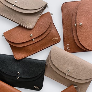 Bolso clutch personalizado con iniciales – Monedero de pulsera de grano de guijarro súper suave - Bolso bandolera personalizado con iniciales - Regalo para ella