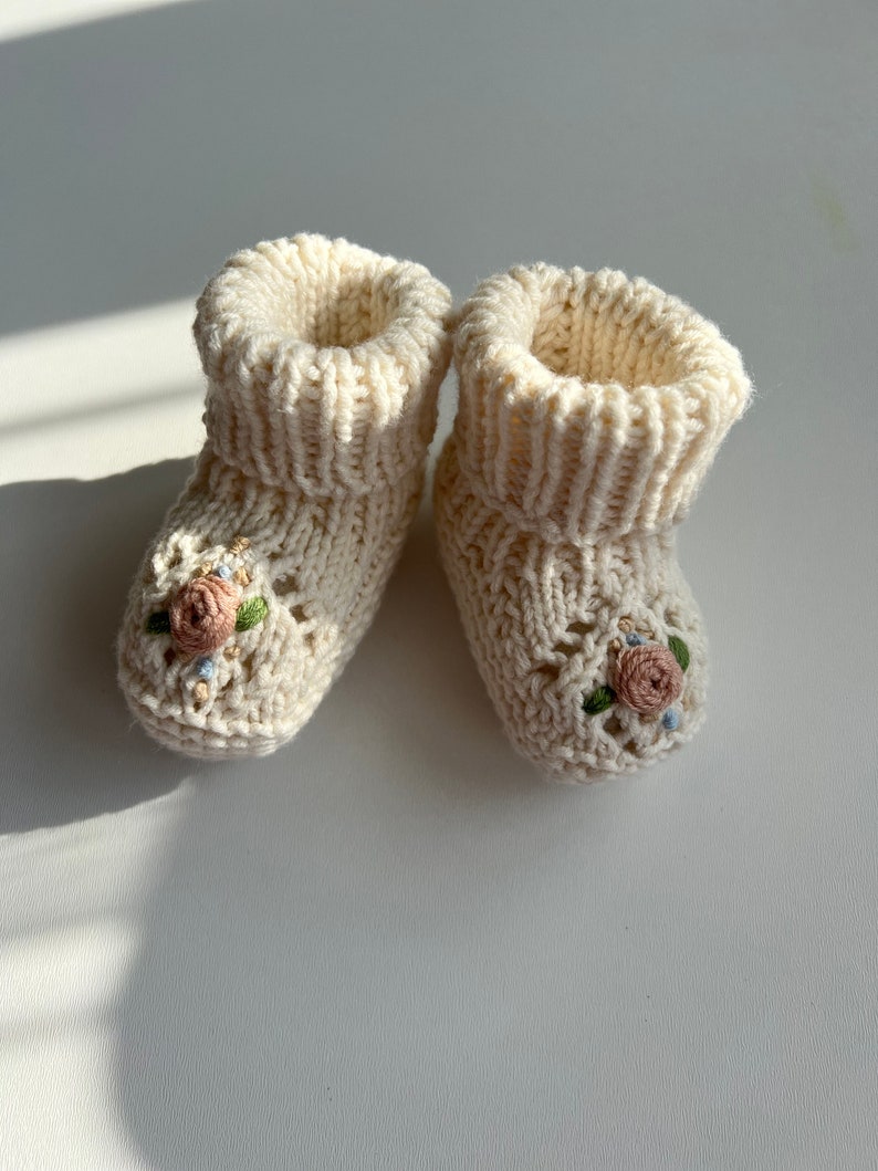 Baby girl newborn knit booties