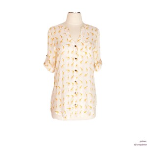 Vintage 1980&#39;s BONGO Cream Gold Giraffe Print Blouse 3/4 Roll Tab Sleeve Size M