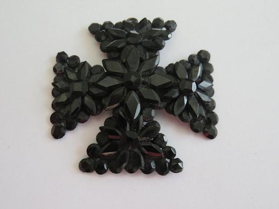 RARE VICTORIAN VAUXHALL glass cross pendant