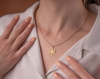 Gold Plated Letter Necklace, Personalized Initial Jewelry, Elegant Snowflake Necklace, Dainty Custom Alphabet Pendant, Gift for Her