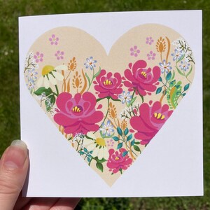 Tarjeta cuadrada con corazón de rosa dibujado a mano: tarjeta de felicitación de primera calidad, interior en blanco con sobre, diseño escocés único