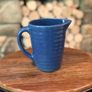 petit pichet à crème bleu vintage estampillé USA
