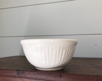 Vintage unmarked pottery planter | crock | dish.  Pretty almond color