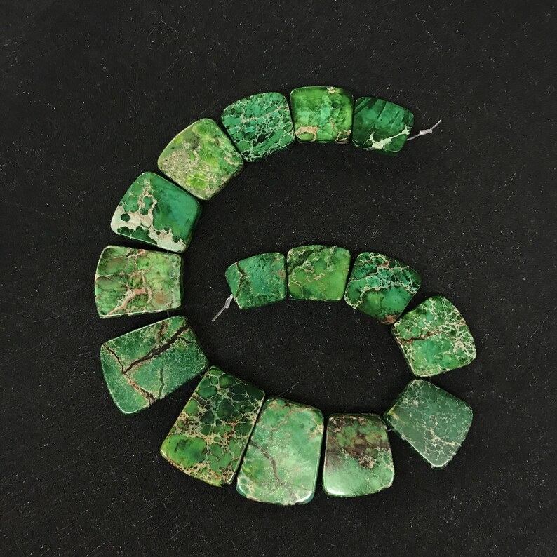 15PCS strand Green Impression Terra Jasper Graduated Focal Slab Beads Pendants,Smooth Emperor Stone Trapezoid Shape Statement Necklace