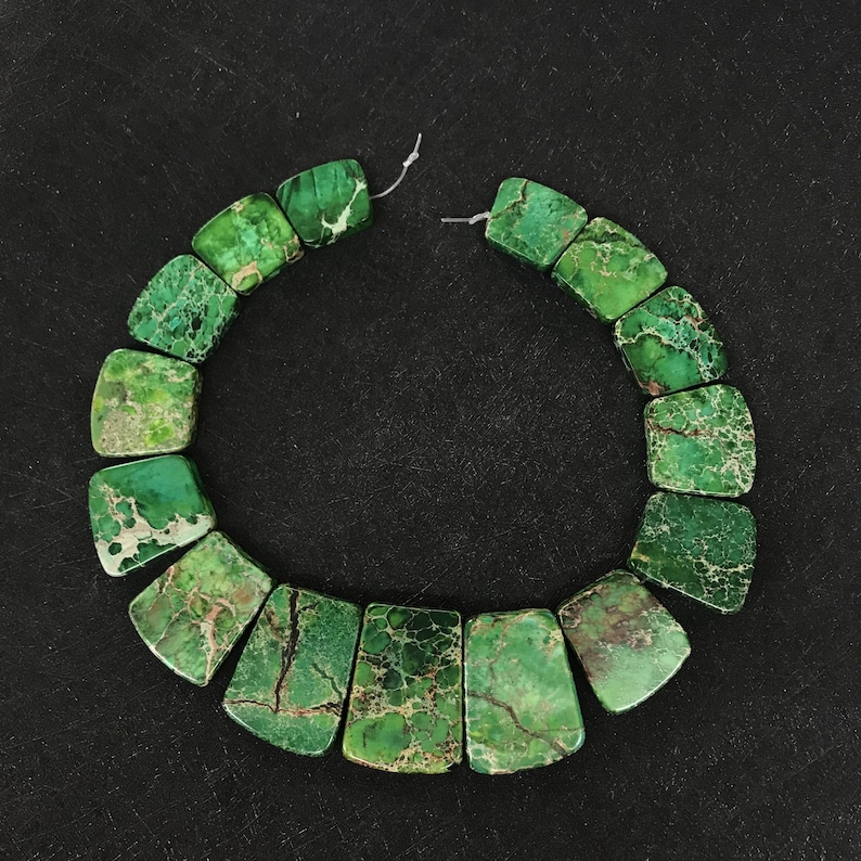 15PCS strand Green Impression Terra Jasper Graduated Focal Slab Beads Pendants,Smooth Emperor Stone Trapezoid Shape Statement Necklace