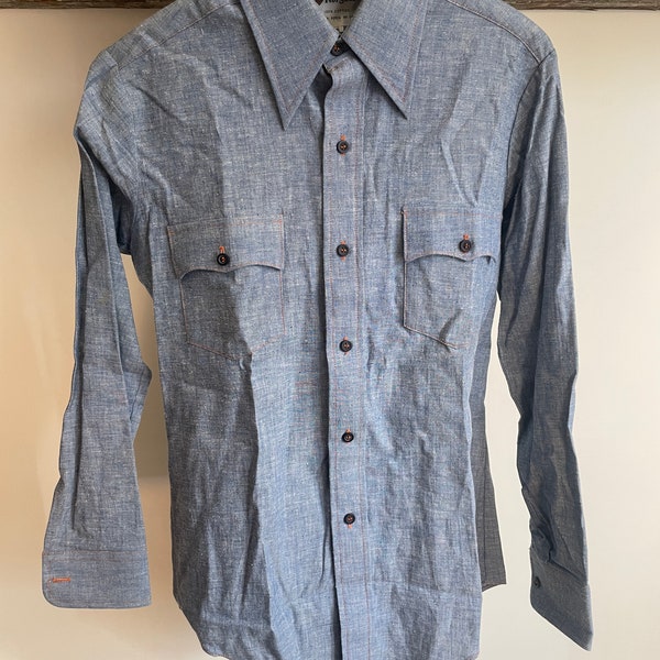 Vintage Norgate 1970’s 100% light cotton chambray denim western shirt. Size 18. Western button flap front pockets. 21” armpit to armpit.