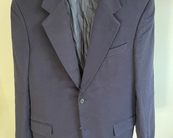 Vintage navy pure cashmere 2 button sports jacket by Valentino. Size 42 long. Sam’s fifth avenue. Made in Italy. Lined