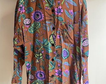 Vintage 1970’s floral cotton pocket blouse. Size medium. 22” armpit to armpit. 30” long. 32” long center back to cuff. 21” shoulder to shoul