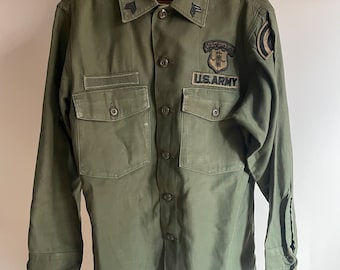 Vintage Vietnam era U.S. army twill shirt. Size medium. Corporal lapel pins “The American Guard patch” 22” armpit to armpit. 30” long