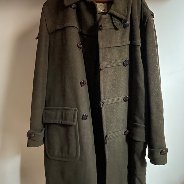 Vintage ww2 1940’s Wallachs fifth Avenue army olive green hooded duffle toggle coat. 25” armpit to armpit. 40” long. 36” sleeve