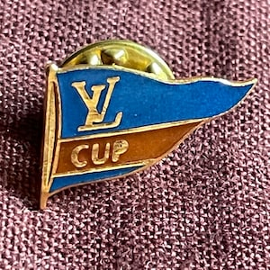 Pin de esmalte vintage de la Copa Louis Vuitton de La Louis