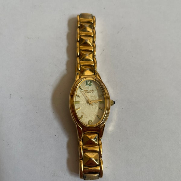 Vintage quartz Gruen women’s wristwatch tropical patina needs servicing