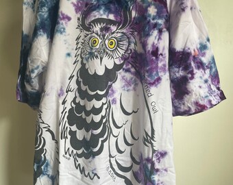 Vintage Alaska Horned Owl all over print tie dye T-shirt. Made in Alaska. By Becik designs. 100% cotton. Size large. Oversized.
