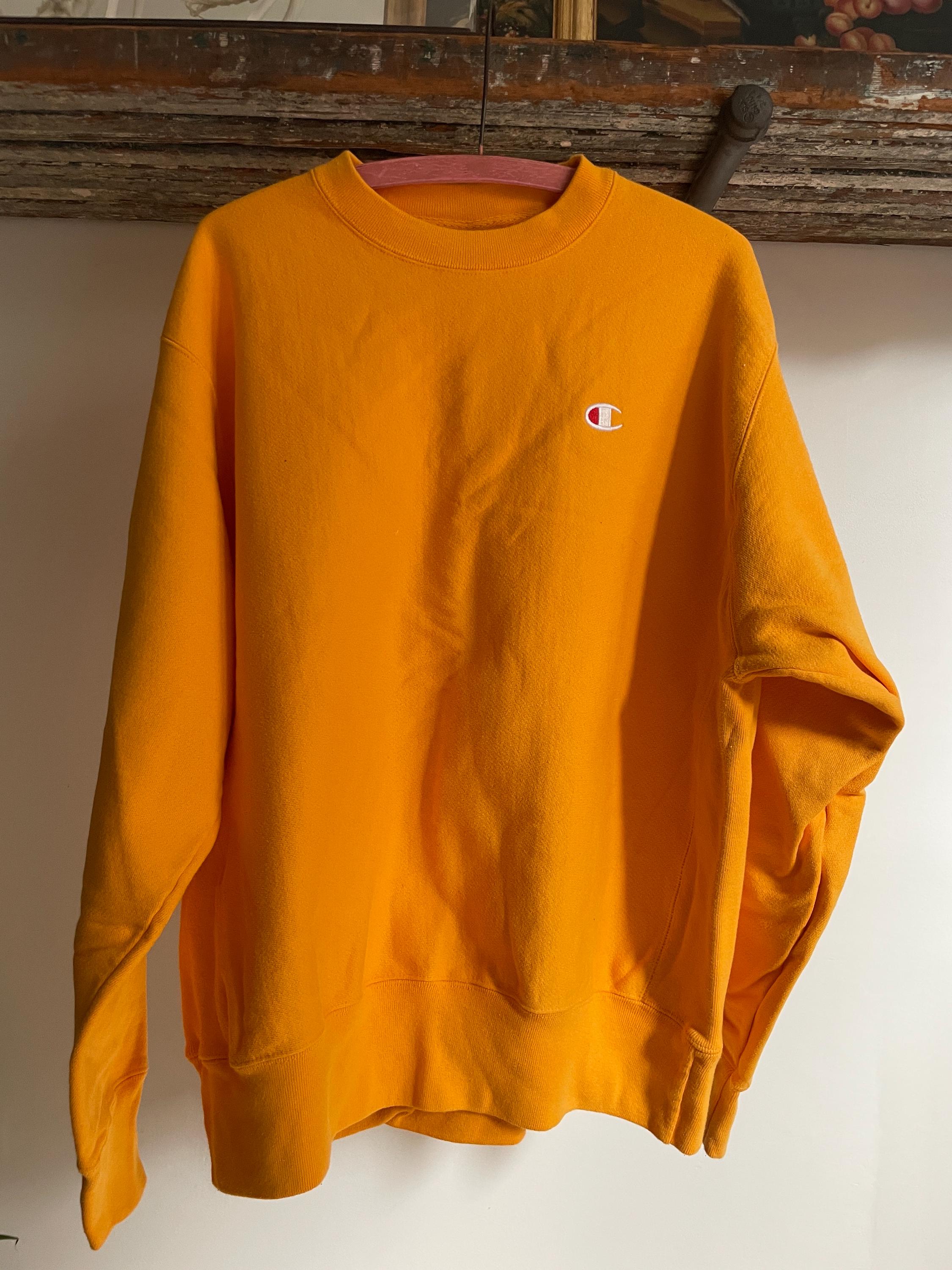 Champion reverse weave sweatshirt. Size large men’s. 82/18 cotton poly blend. 25” armpit to armpit. 39” sleeve length from. Center back to c