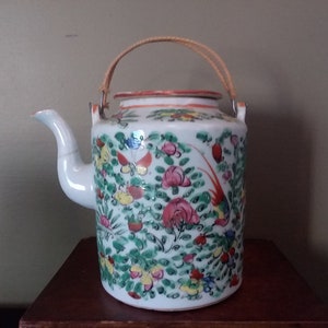 19th Century Chinese Export Porcelain Teapot