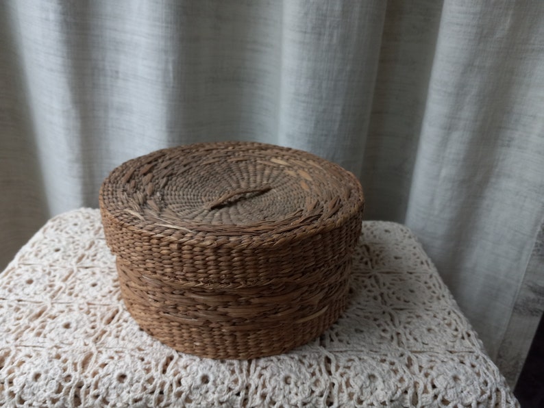 Vintage Woven Seagrass Basket With Lid Etsy