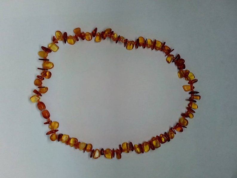 Amber beads in a variety of designs from genuine Baltic amber thread length from 450 mm to 550 mm