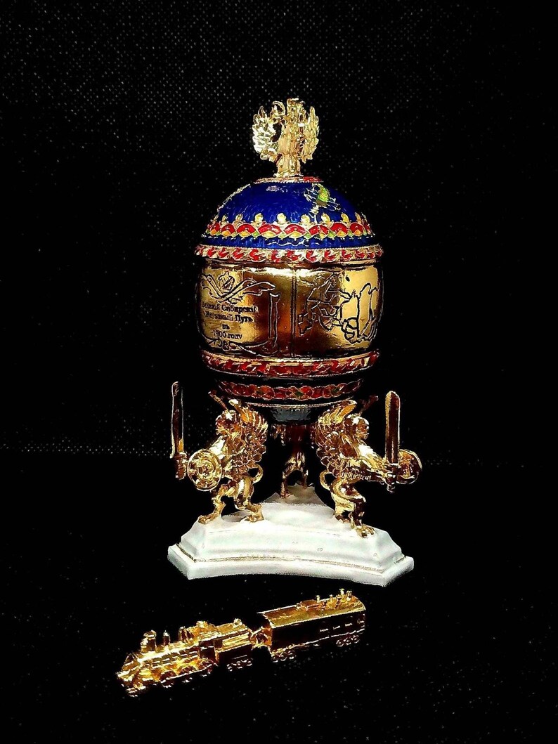 яйцо фаберже поезд сибирский. транссибирская магистраль (яйцо фаберже). фаберже магистраль. яйцо фаберже с моделью сибирского поезда. яйцо ампир фаберже.