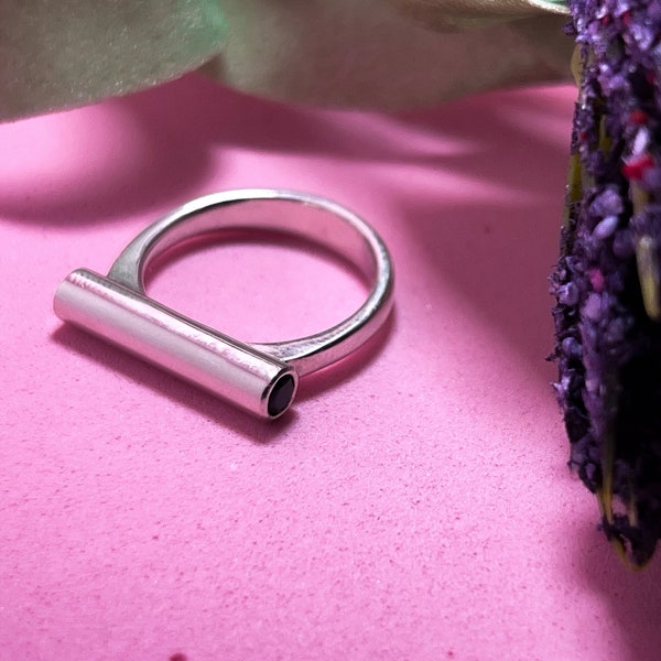 Peakaboo Sapphire Tube Stackable Ring